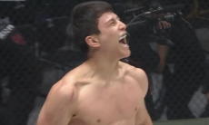 Видео убойного финиша казахстанца за минуту в топовой лиге