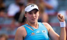 Рыбакина настигла Соболенко и Швёнтек