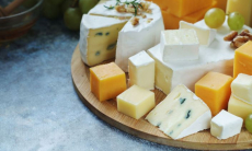 Какой заплесневелый сыр безопасно употреблять