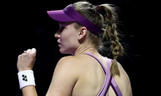Рыбакина объяснила сенсационный разгром Швентек на Итоговом турнире WTA