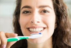 Можно ли чистить зубы сразу после еды