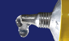 Названы пять вещей, которые нельзя клеить суперклеем