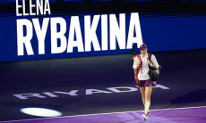 Названа победительница третьего матча Елены Рыбакиной на Итоговом турнире WTA