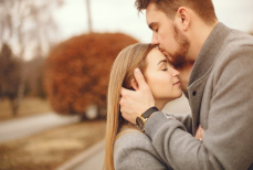 Астрологи в восторге — звезды предсказали этой паре любовь, сравнимую с громом Зевса в пятом измерении