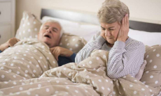 Назван простой способ улучшить сон для пожилых