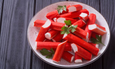 Из чего делают крабовые палочки и есть ли от них польза