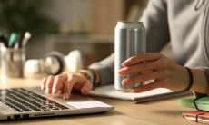 Врач предупредил о последствиях всего одной банки энергетика