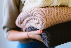 Полное руководство по уходу за свитерами — как стирать, сушить и хранить любимую вещь