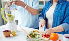 Какие продукты опасны для подвижности пожилых людей