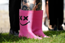 Врач назвала самую вредную осеннюю обувь