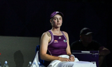 «Он угробит твою карьеру». Елену Рыбакину предупредили после завоевания титула