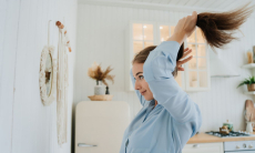 Стилист назвала простой способ подтянуть лицо без пластики и уколов красоты