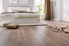 Почему ламинат — худшее, что можно постелить в доме. Продавцы вам этого не расскажут