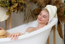 Сколько минут безопасно принимать ванну — дерматолог дала четкий ответ