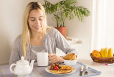 Распространенная утренняя привычка, которая повышает уровень сахара в крови