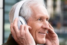 Эти увлечения рекомендованы людям старше 70 лет — снижают риск деменции