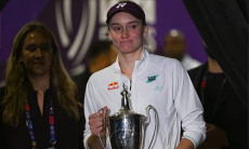 Новый скандал Елены Рыбакиной. Её критикуют не за игру, а за то, как она праздновала титул