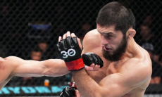 Ислама Махачева «отправили» в нокаут во втором раунде боя за титул UFC
