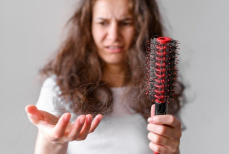 Названа модная причёска, которая может спровоцировать облысение