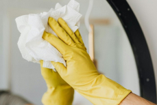 Зеркало без разводов и запотевания — неожиданный лайфхак из мужской косметички