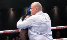 Бой «жертвы» нокаута Алимханулы обернулся тремя нокдаунами и досрочной концовкой. Видео