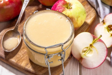 Варим яблочную сгущенку дома — нужны лишь яблоки, лимонный сок и корица