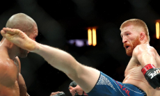 Зверский нокаут зафиксирован в бою восходящей звезды на UFC 322. Видео