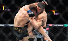 Бой Маддалена — Махачев за титул в весе Рахмонова закончился разгромом. Видео