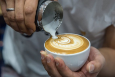 Назван самый вредный кофейный напиток
