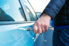 Что делать, если сосед поцарапал вашу машину и отказывается платить
