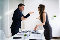 Знак зодиака, которому начальство усложнит жизнь в ноябре