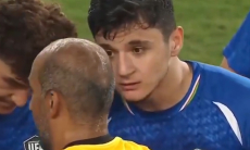 Абдукодир Хусанов удалён с поля в матче сборной Узбекистана. Видео