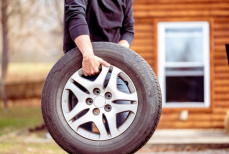 Эксперт рассказал, как проверить качество автомобильных шин, купленных онлайн