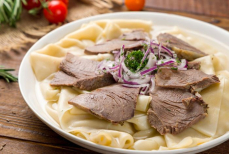 Бешбармак принес участнику из Казахстана успех на кулинарном шоу