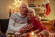 Идеи новогодних подарков для родителей — что выбрать