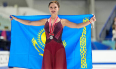 Сменившую флаг России на Казахстан фигуристку не впустили в Европу