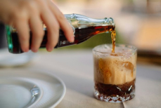 Учёные выяснили, сколько дней жизни «стоит» стакан газировки