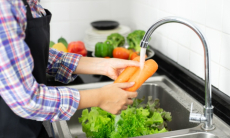 Как правильно мыть овощи и фрукты из магазинов