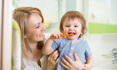 Зачем лечить кариес молочных зубов у детей