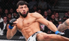 Арман Царукян «красиво нокаутировал» Дэна Хукера. Видео