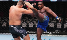 Разгромом начался турнир UFC с двумя боями казахстанцев