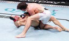 Жестким нокаутом закончился бой турнира UFC с участием двух казахстанцев. Видео