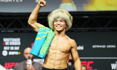 В команде Асу Алмабаева объявили о титульном бое в UFC