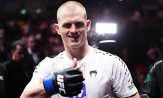 Иэн Гэрри отреагировал на Шавката Рахмонова во время выхода в октагон UFC. Видео