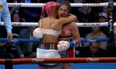 Бой за титул чемпиона мира завершился разгромом. Видео