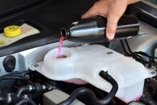 Когда пора менять антифриз — простая памятка для автовладельцев