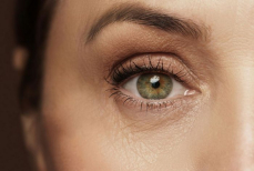 Дерматологи назвали ускоряющий старение популярный продукт