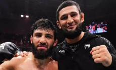 Чимаев подарил Царукяну неожиданный подарок за победу в UFC