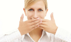 Врач назвала главную причину появления усов у женщин