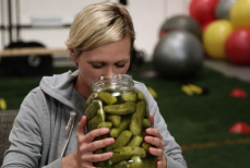 Врач объяснил, почему огуречный рассол помогает от мышечных спазмов — и кому он категорически противопоказан